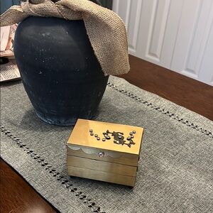 Vintage Elegant Gold Jewelry Box